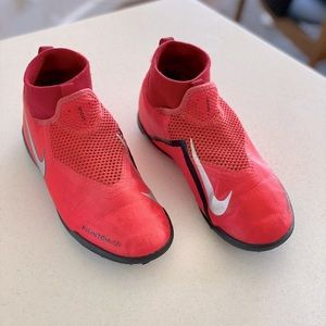 Nike Phantom VSN Academy Indoor Soccer Shoe 4.5Y